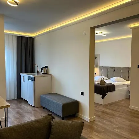 Golden Life Apartahotel