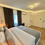 Golden Life Apart-hotel *