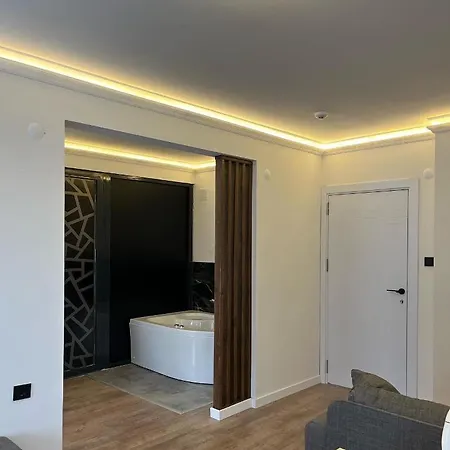 Golden Life 公寓式酒店 *